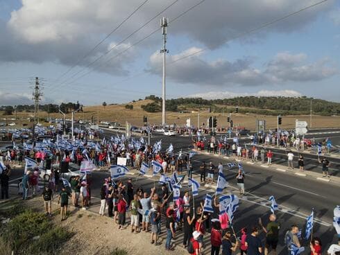 המחאה נגד הרפורמה המשפטית בצומת נהלל (צילום: צביקה גולן) המחאה נגד הרפורמה המשפטית בצומת נהלל