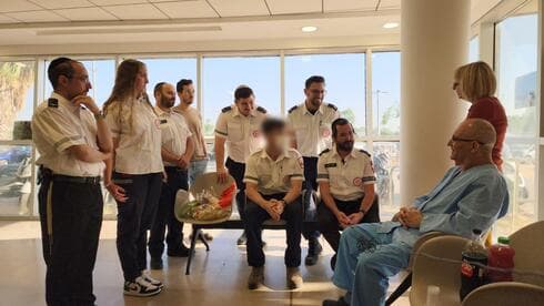 פליקס ענני עם צוות מד"א