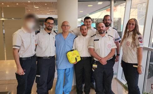 פליקס ענני עם צוות מד"א