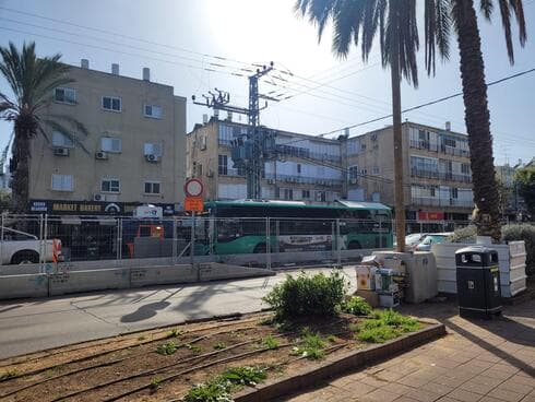 רחוב סוקולוב בחולון. אין חנייה ואין פתרון