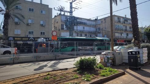 רחוב סוקולוב בחולון. אין חנייה ואין פתרון