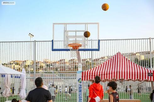 מגרש הכדורסל בספורטק בפסגת זאב (צילום: ארנון בוסאני) מגרש הכדורסל בספורטק בפסגת זאב