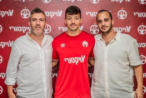 בדש עם הסוכן שלו ועם מנכ"ל המועדון גיא פרימור
