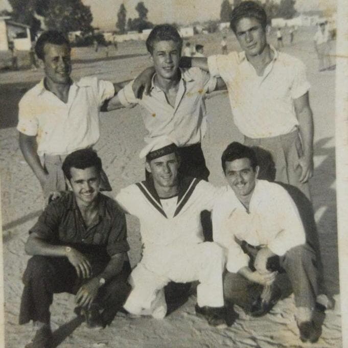 ניסים קלדרון (אמצעי למטה) בימי חיל הים