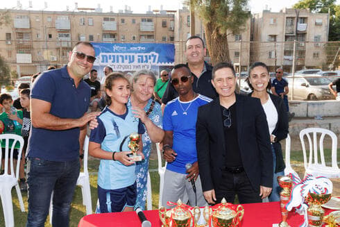 עדן זרחין מקבלת את גביע השחקנית המצטיינת