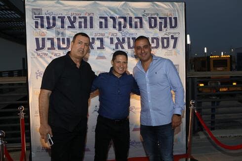 מימין: נומה, דנילוביץ' ואלפסי. "הרשות המקומית תמשיך לתוך ולקדם את הספורט בעיר"