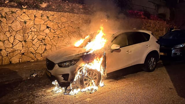 רכב בוער בסטלה מאריס