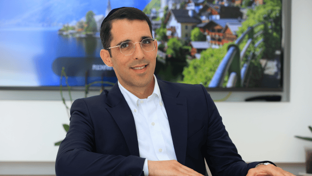 משה אלמליח. "שמח לשרת את הציבור"