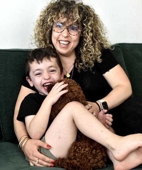 ליה ובנה לביא. "זכיתי להגשים את היעוד שלי בזכותו" (צילום: קובי קואנקס) ליה ובנה לביא. "לא הייתי מסוגלת לשמוע את המילה אוטיסט"
