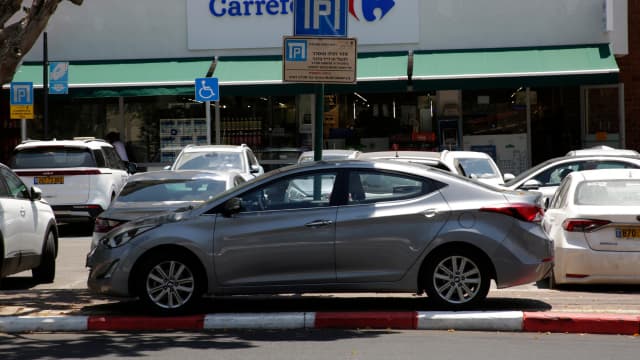 מצוקת חניה ליד שניידר