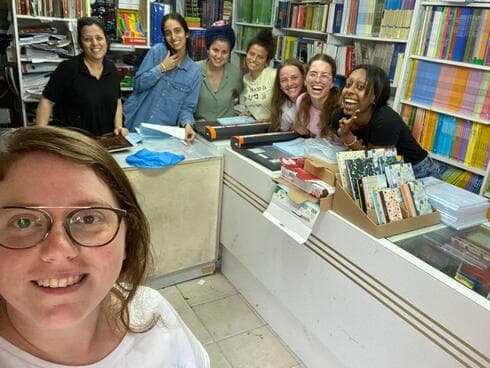 ספרי דינה (צילום: באדיבות אפרת פלד) ספרי דינה