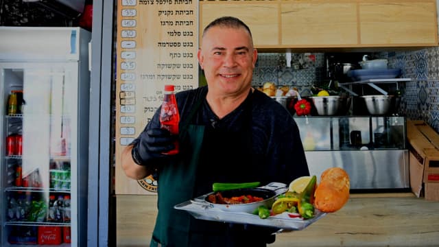 ויקי עזרא. "אנשים מבקשים להצטלם איתי"