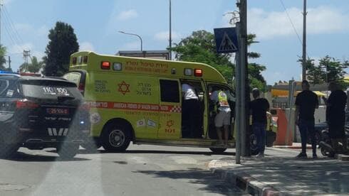 גבר התמוטט בבית הספר אלומות