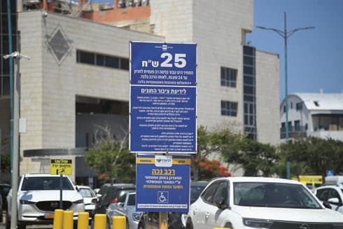 לניאדו. מגרשי חול הפכו לחניונים מאולתרים 