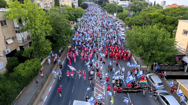  אלפים בצעדה במוריה 