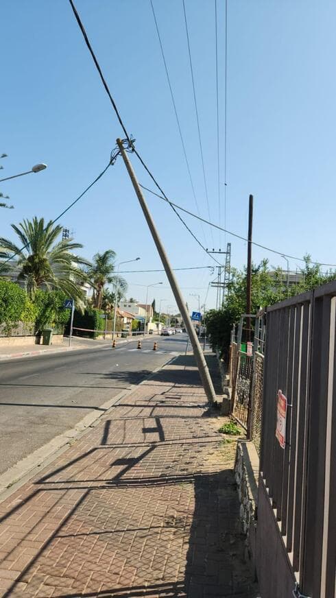 עמוד חשמל יצא ממקומו בעמישב