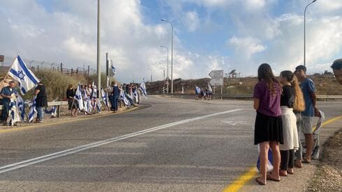 החיבוק של תושבי הבקעה למשפחת אמיר מקיבוץ מירב