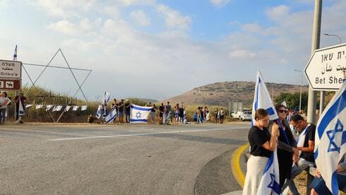 החיבוק של תושבי הבקעה למשפחת אמיר מקיבוץ מירב