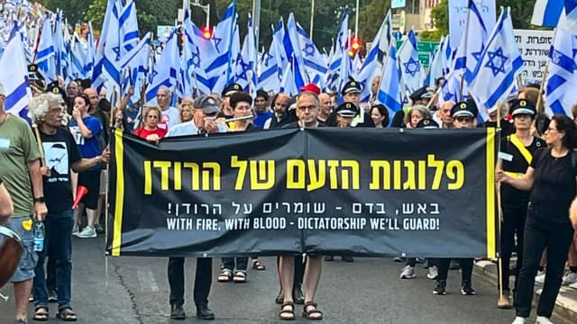 "פלוגות הזעם של הרודן" מובילים את הצעדה