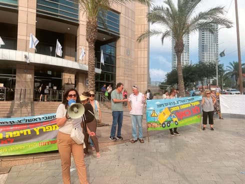 "חייבים להיאבק". הפגנה נגד הקמת המפעל