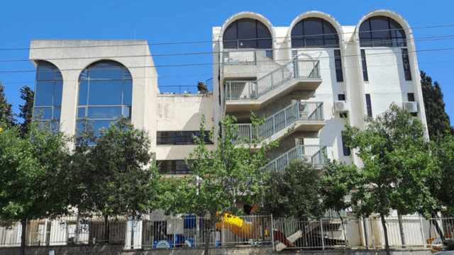 מרכז בקשיים בנווה שאנן