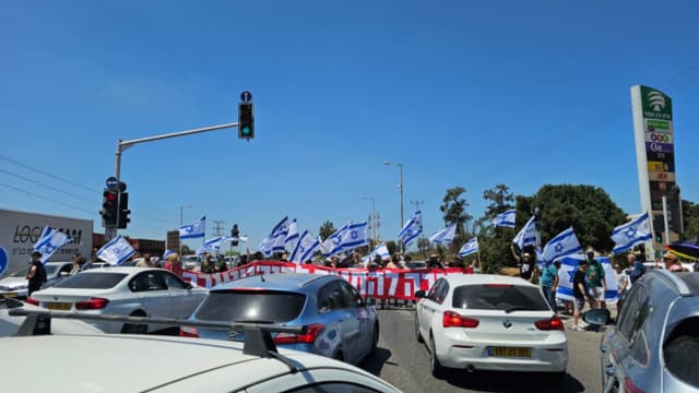 צומת כרכור חסום