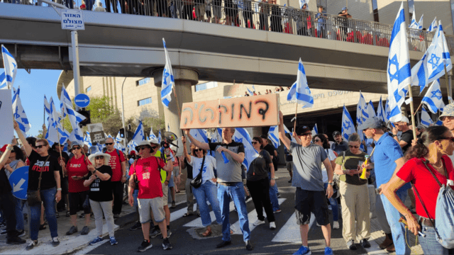 יום השיבוש בחיפה. חסימת הכניסה לבית המשפט