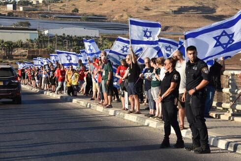 "יום השיבוש" בגשר בית השיטה (צילום: דוד עינב) "יום השיבוש" בגשר בית השיטה