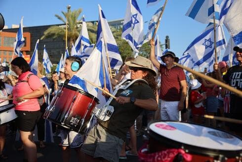 ההפגנות ברחובות