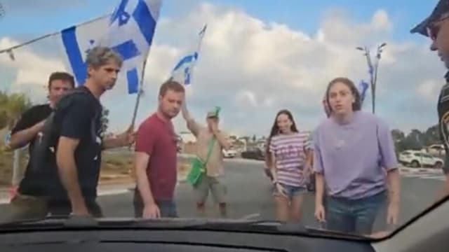 המפגינים נגד בעלי ערוץ 14