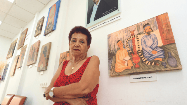 צדקה מצרפי ממתנ"ס בית הראשונים. "אני רצויה ומבוקשת, מרצה ומופיעה בתערוכות בארץ ובעולם. רק במתנ"ס הראשונים איני רצויה" (צילום: אלעד גרשגורן) צדקה מצרפי ממתנ"ס בית הראשונים. "אני רצויה ומבוקשת, מרצה ומופיעה בתערוכות בארץ ובעולם. רק במתנ"ס הראשונים איני רצויה"