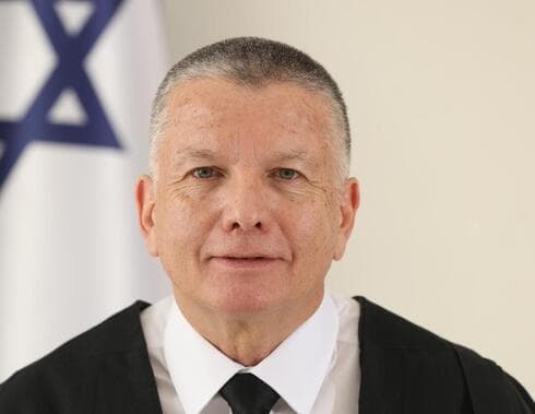השופט איל באומגרט. האריך את המעצר