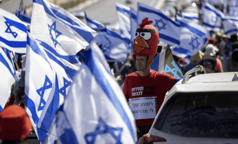 עשרות אלפים צועדים לבירה