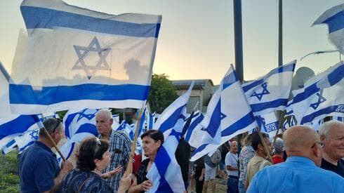 המחאה בצומת הקאנטרי בעפולה
