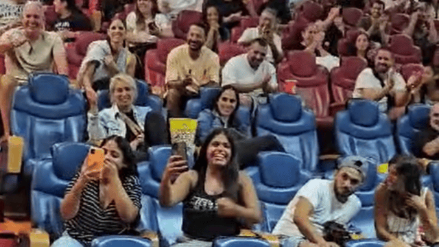 הצופים בסרט "ההילולה" בסינמה סיטי נתניה
