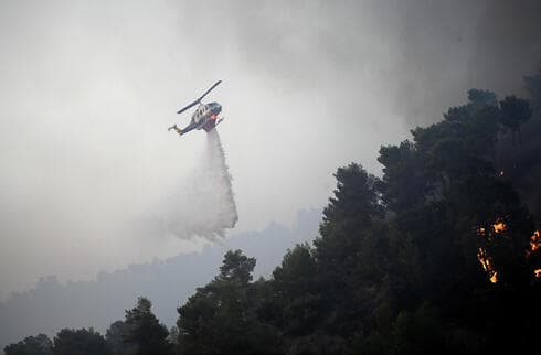פעולות הכיבוי בשריפות הענק ביוון (EPA, BOUGIOTIS EVANGELOS) תיעוד מהשריפות ברודוס