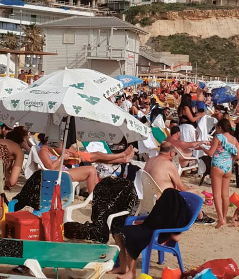 צפיפות בחוף הרצל־סירונית
