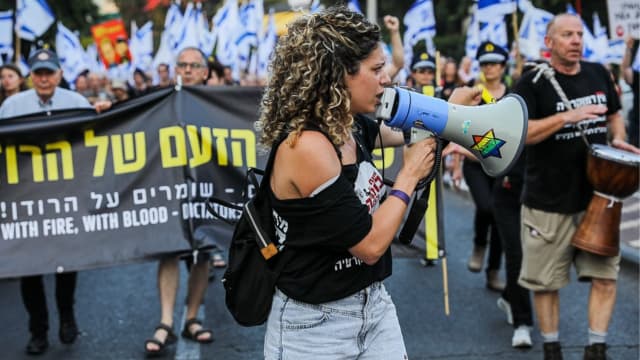 המחאה ממשיכה. עו"ד פרלמן פרחי