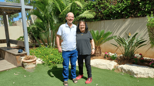 דודו גלובמן ואפרת גבאי. "אנחנו רבים בקטנה" (צילום: מירית אזרחי, דוברת אקים חדרה והאזור) דודו גלובמן ואפרת גבאי. "אנחנו רבים בקטנה"