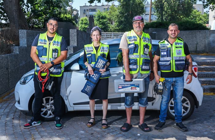 מימין: איציק חנוך, מוטי עמר, אוראל עזרא ומיכל קצב 