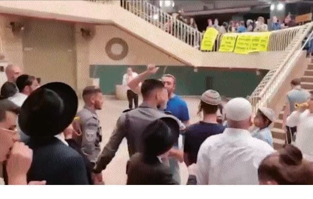 המהומות בכניסה למתחם בו נערך כנס של נוצרים ביוני