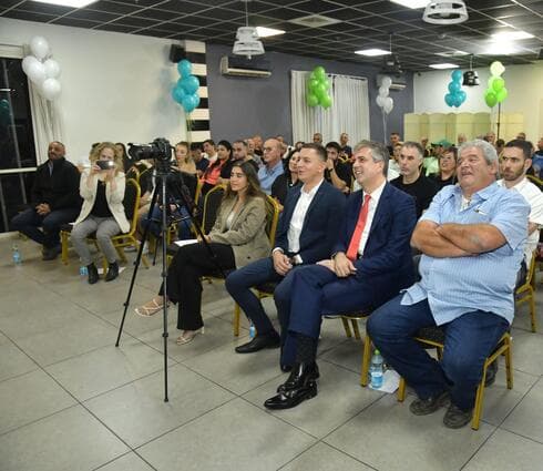 דואה בהשקת הקמפיין שלו עם שר החוץ אלי כהן (צילום: משה ביטון) דואה בהשקת הקמפיין שלו עם שר החוץ אלי כהן