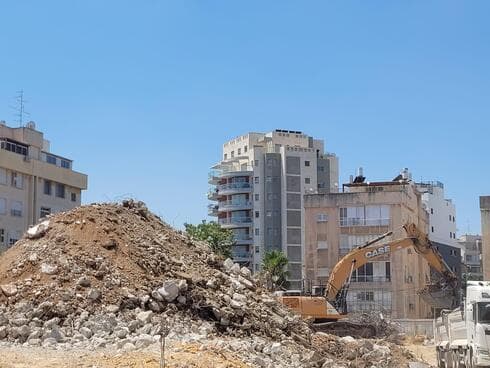 שטח הפיל הלבן ליד בית חולים השרון