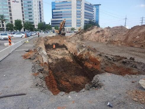 עבודות תשתית בדרך אם המושבות. פרויקט משמעותי