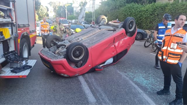 הרכב ההפוך ברחוב הגליל