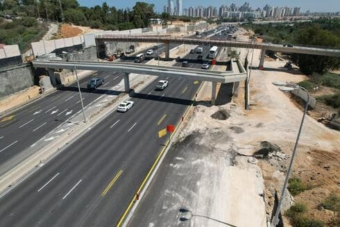 פירוק הגשר הישן ליד וינגייט