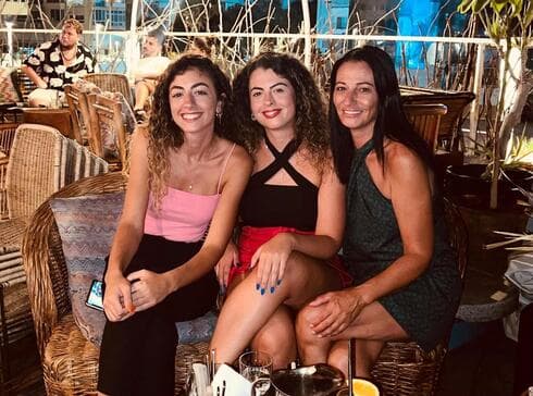 מימין: אפרת, שיר ועדי. זמן איכות משפחתי