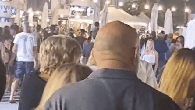 תושבים יוצאים מהמתחם של פסטיבל הבירה לאחר שהופסקה ההופעה