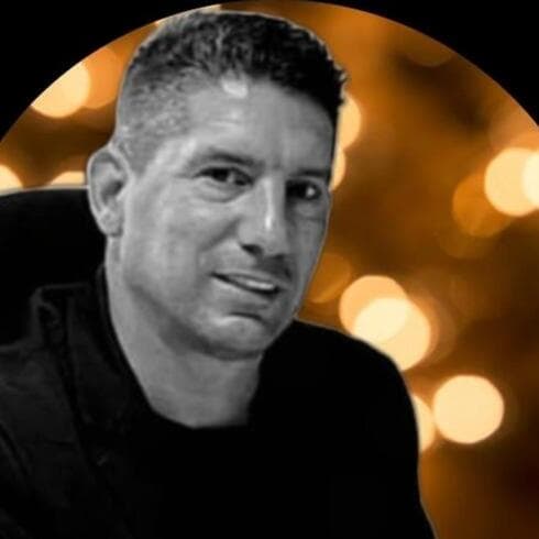 "לא מתפשרים". בועז זילברמן משווק פרויקט מגדלי נתנאל בשדרה (צילום: בועז זילברמן) "אנחנו לא מתפשרים". בועז זילברמן משווק פרויקט מגדלי נתנאל בשדרה