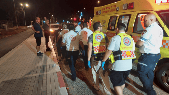 זירת הפציעה ברחוב דרך הים בפרדס חנה זירת הפציעה ברחוב דרך הים בפרדס חנה